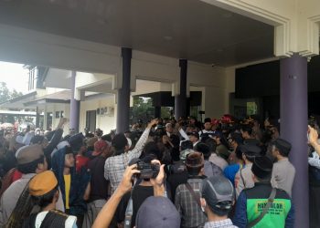 Ratusan Massa Demo Tolak Kenaikan BBM, Bupati – Wakil Bupati & DPRD Ciamis Tanggapi Aspirasi